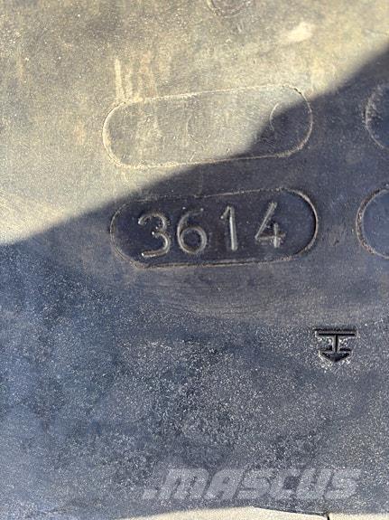 Nokian TRI 2 ماكينات الطرق والجليد الأخرى