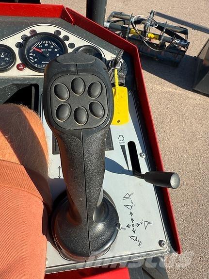 Norcar A7035 لوادر انزلاقية التوجيه