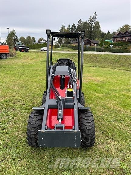 Norcar XC755 لوادر انزلاقية التوجيه