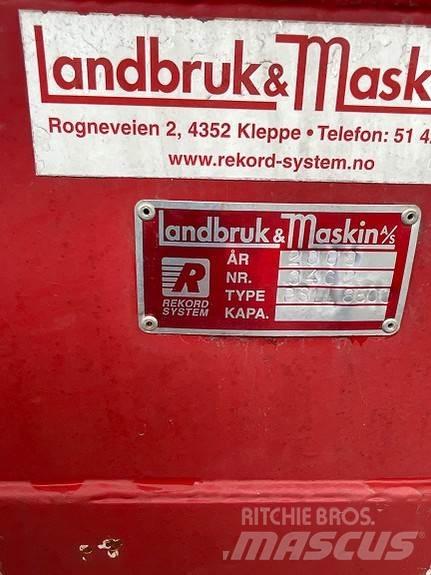 Rekord 8500 معدات توزيع السماد العضوي