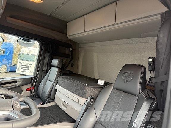 Scania P340 شاحنات ذات هيكل صندوقي