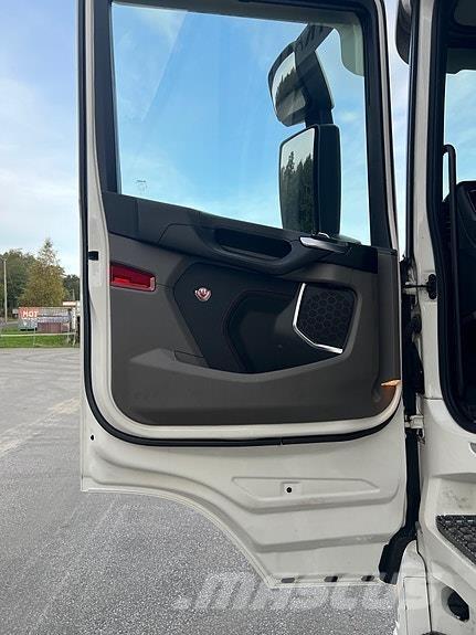 Scania R660 شاحنات ذات هيكل صندوقي