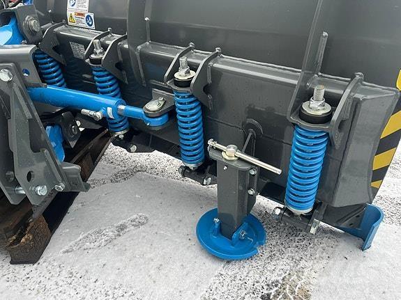 Snowek N360 حراثات ونصول الجليد