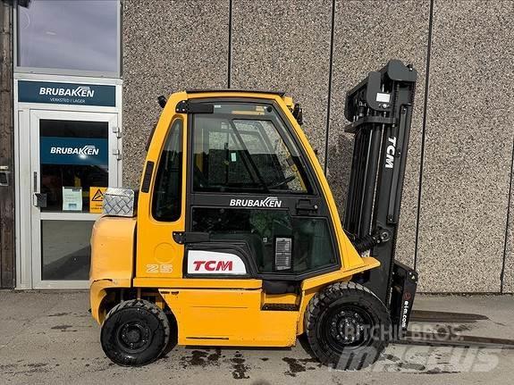 TCM FD25 شاحنات الديزل