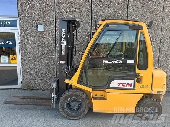 TCM FD25 شاحنات الديزل