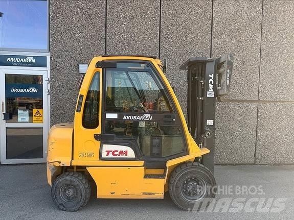 TCM FD25 شاحنات الديزل