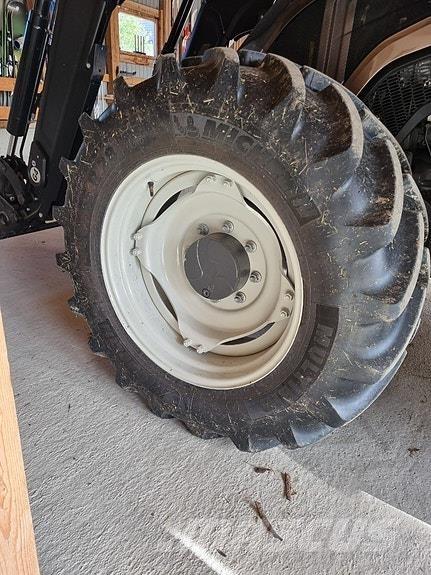 Valtra  الجرارات