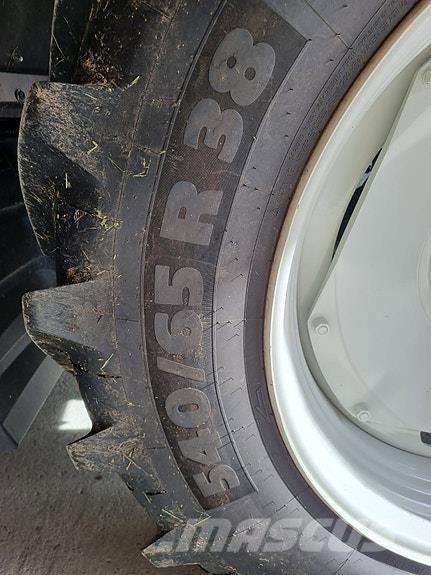 Valtra  الجرارات