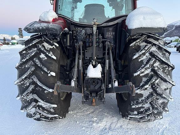 Valtra A105 H4 الجرارات