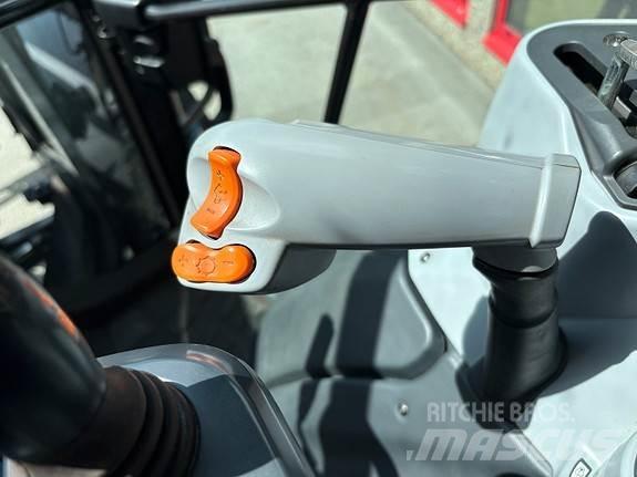 Valtra A114 الجرارات
