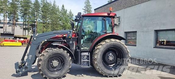Valtra A114 الجرارات