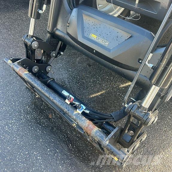 Valtra A115 الجرارات