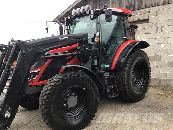 Valtra A115 الجرارات