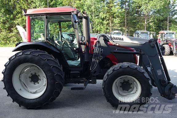 Valtra A83 الجرارات