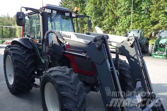Valtra A83 الجرارات