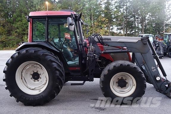 Valtra A85 الجرارات
