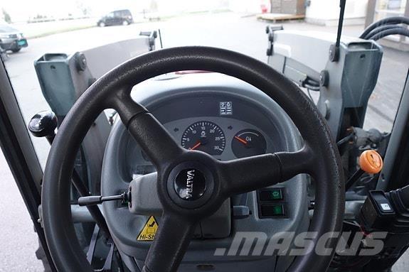 Valtra A85 الجرارات