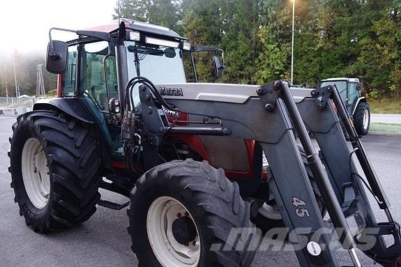 Valtra A85 الجرارات