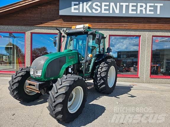 Valtra A92 الجرارات