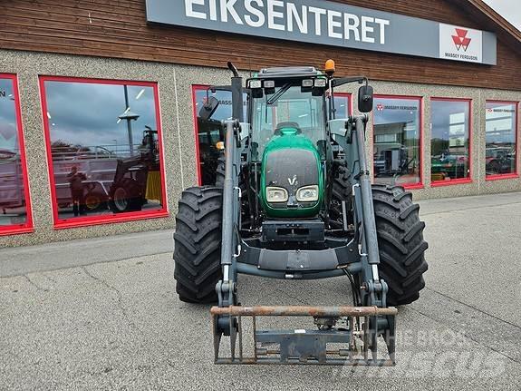 Valtra A92 الجرارات