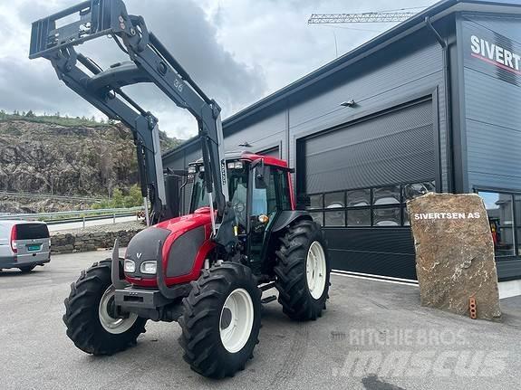 Valtra A93 الجرارات