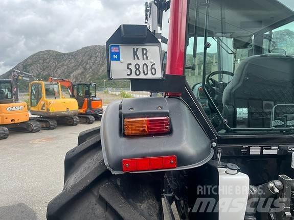 Valtra A93 الجرارات