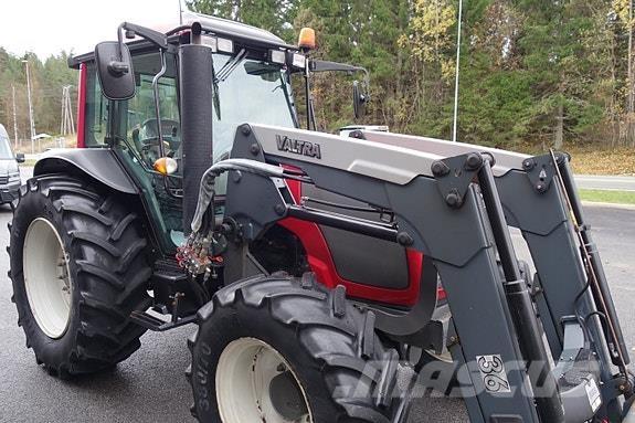 Valtra A93 الجرارات