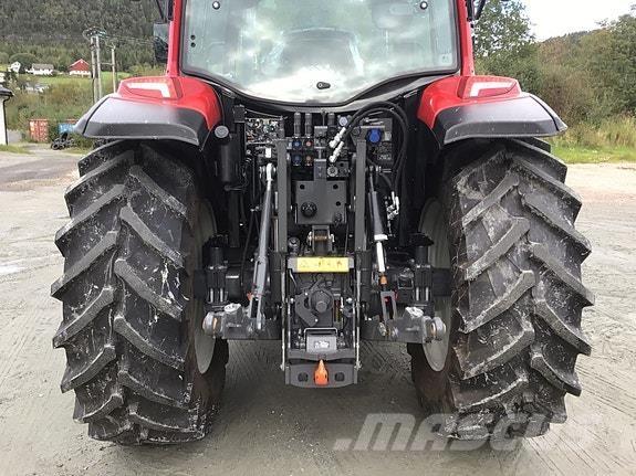 Valtra A95 الجرارات