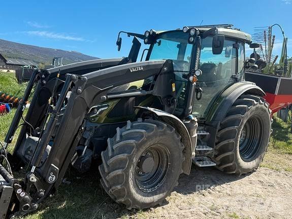 Valtra G 135 V الجرارات