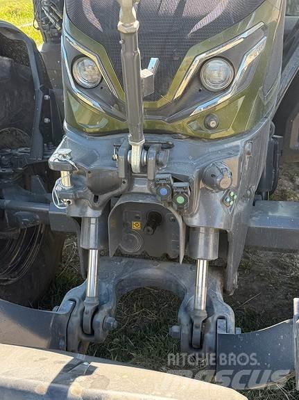 Valtra G 135 V الجرارات