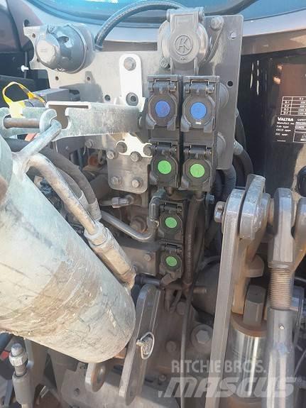 Valtra G105 الجرارات