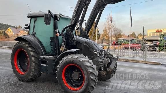 Valtra G135 الجرارات