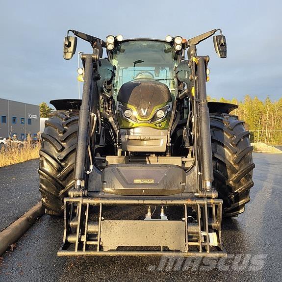 Valtra G135 Active الجرارات