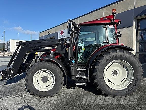 Valtra G135 Versu الجرارات