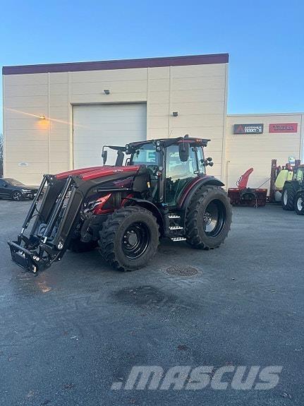 Valtra G135 Versu الجرارات