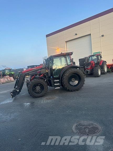 Valtra G135 Versu الجرارات