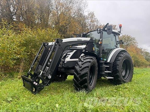 Valtra G135A الجرارات