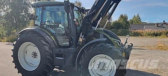 Valtra G135V الجرارات