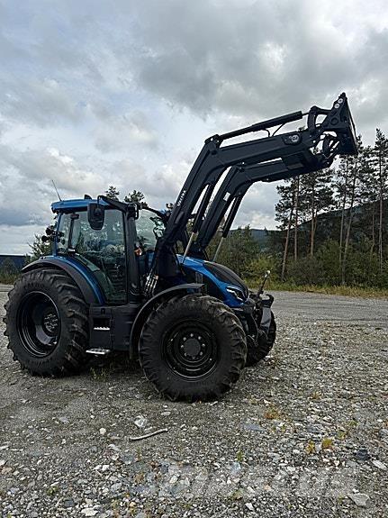 Valtra G135V الجرارات