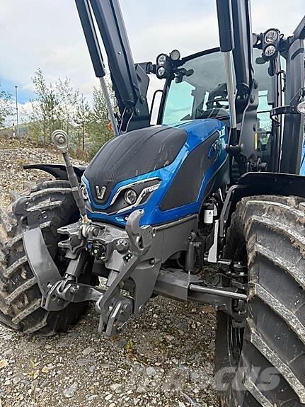 Valtra G135V الجرارات
