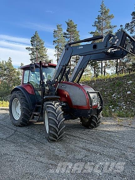Valtra M150 الجرارات