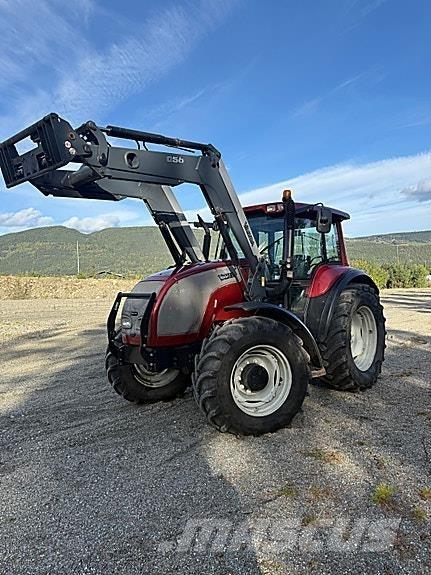 Valtra M150 الجرارات