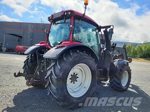 Valtra N 104 H5 الجرارات