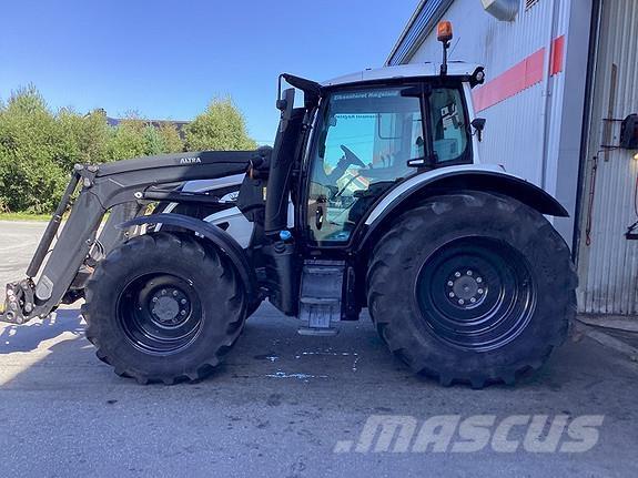 Valtra N 114E الجرارات