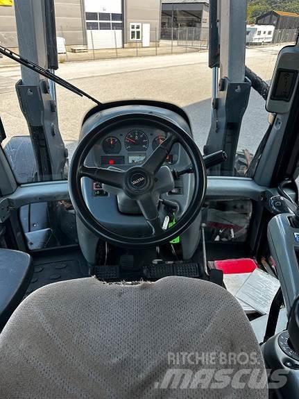 Valtra N 121 الجرارات
