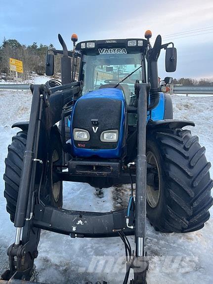 Valtra N-142 D الجرارات