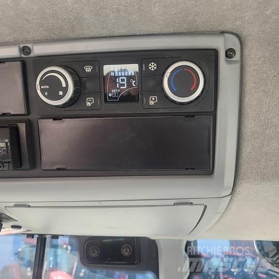 Valtra N 174 الجرارات