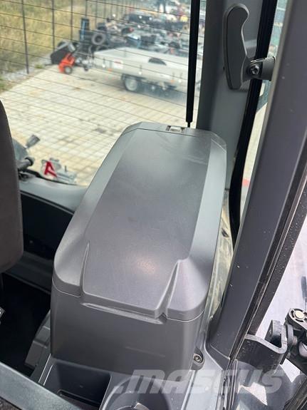 Valtra N 175 الجرارات