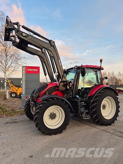 Valtra N104 الجرارات