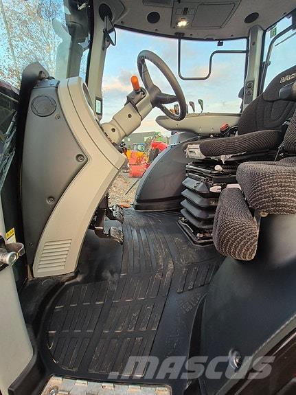 Valtra N104 الجرارات